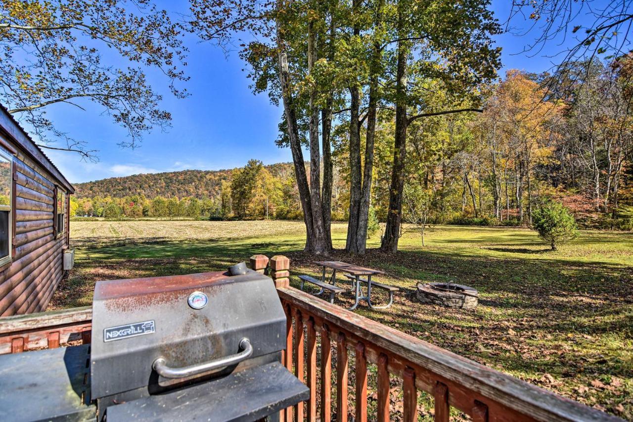 Rural Cabin Hideaway With Fire Pit And Mtn Views! Parsons المظهر الخارجي الصورة
